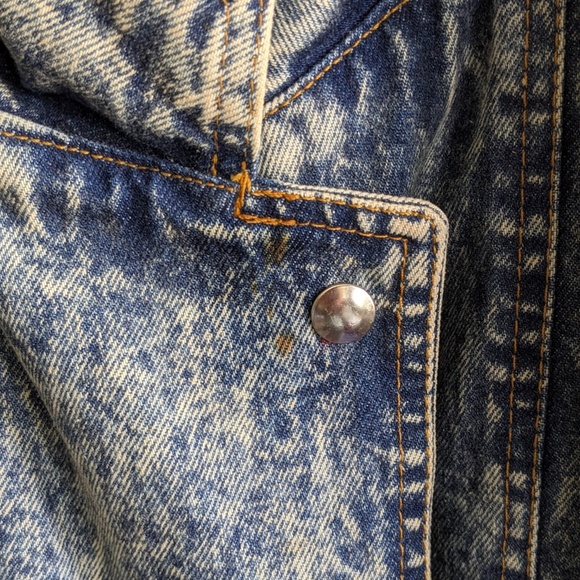 Acid wash jean jacket with leather tassels - Picture 5 of 5